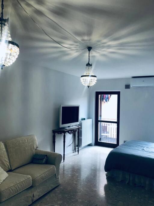 شقة San Bernardino Monolocale Con Balcone فيرونا المظهر الخارجي الصورة
